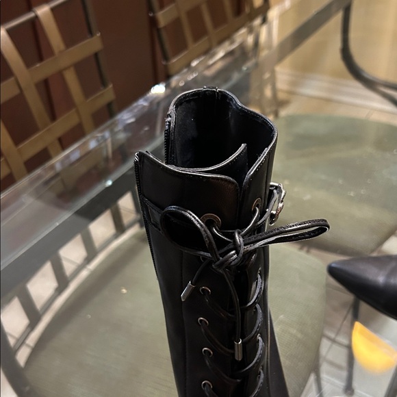 Beautifully
Signed 0-tent heal
Inmates and extremely
Comfy - Picture 3 of 6